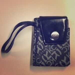 Kenneth Cole Reaction Smartphone Wristlet